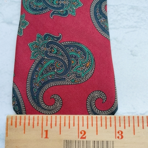 Robert Talbott Men's Silk Necktie Tie Red Paisley Handsewn Made in USA Classic T - Picture 6 of 7
